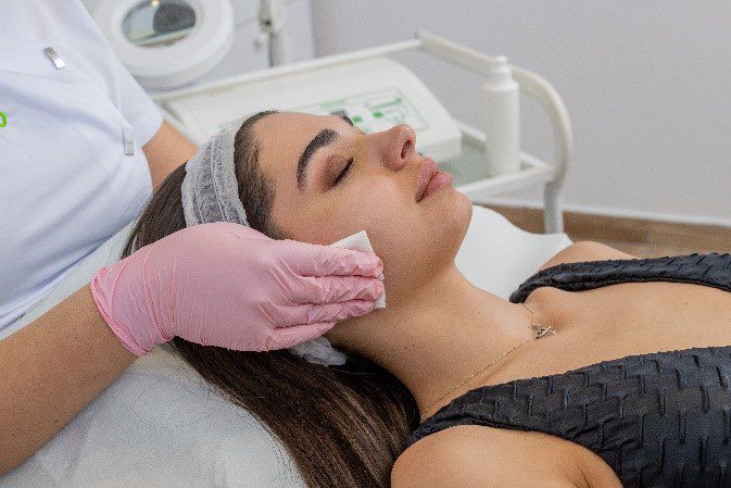 Demachierea tenului inainte de masajul facial