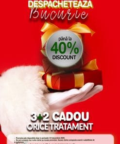 Mana de Mos Craciun iesind din ecran de telefon, ce tine 3 cadouri in mana, pe un fundal rosu