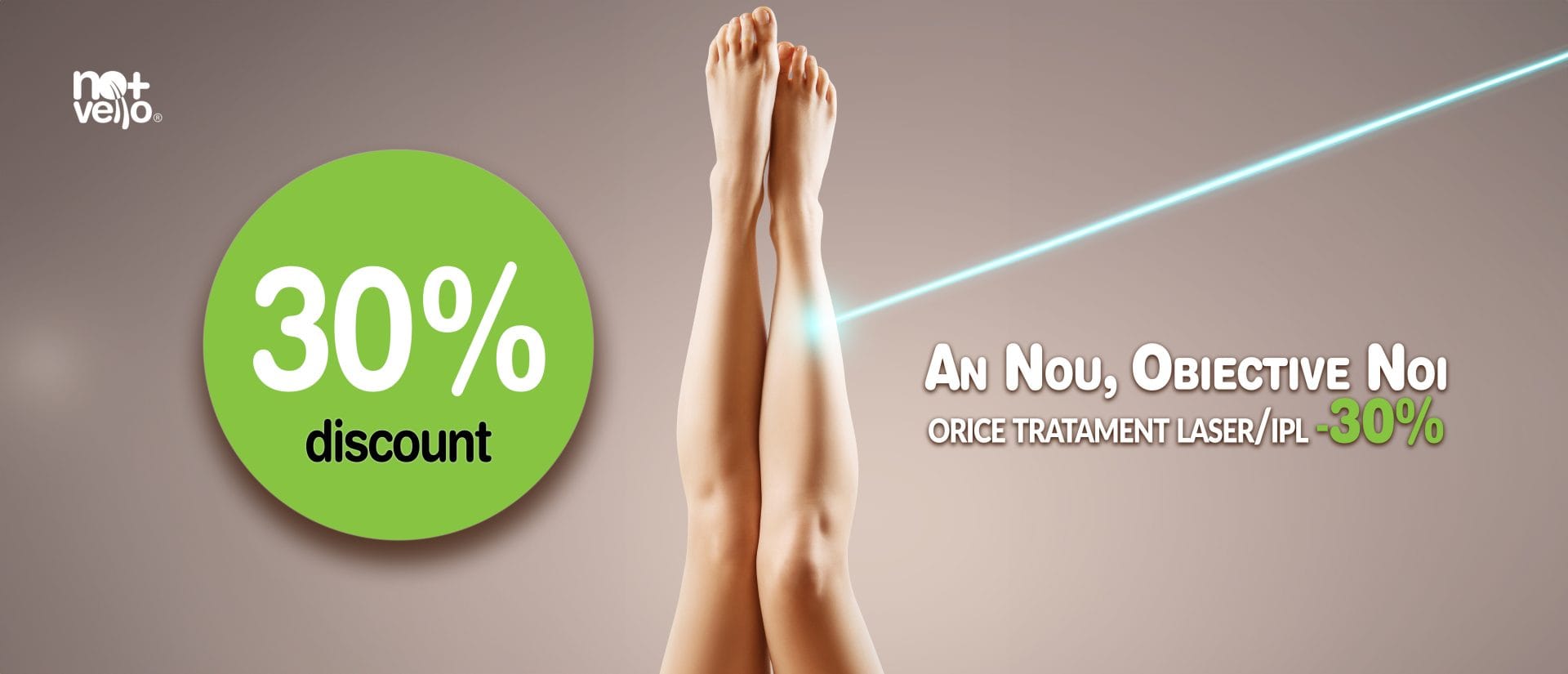 picioare de femeie ridicate in aer cu o raza de laser care vine din partea dreapta