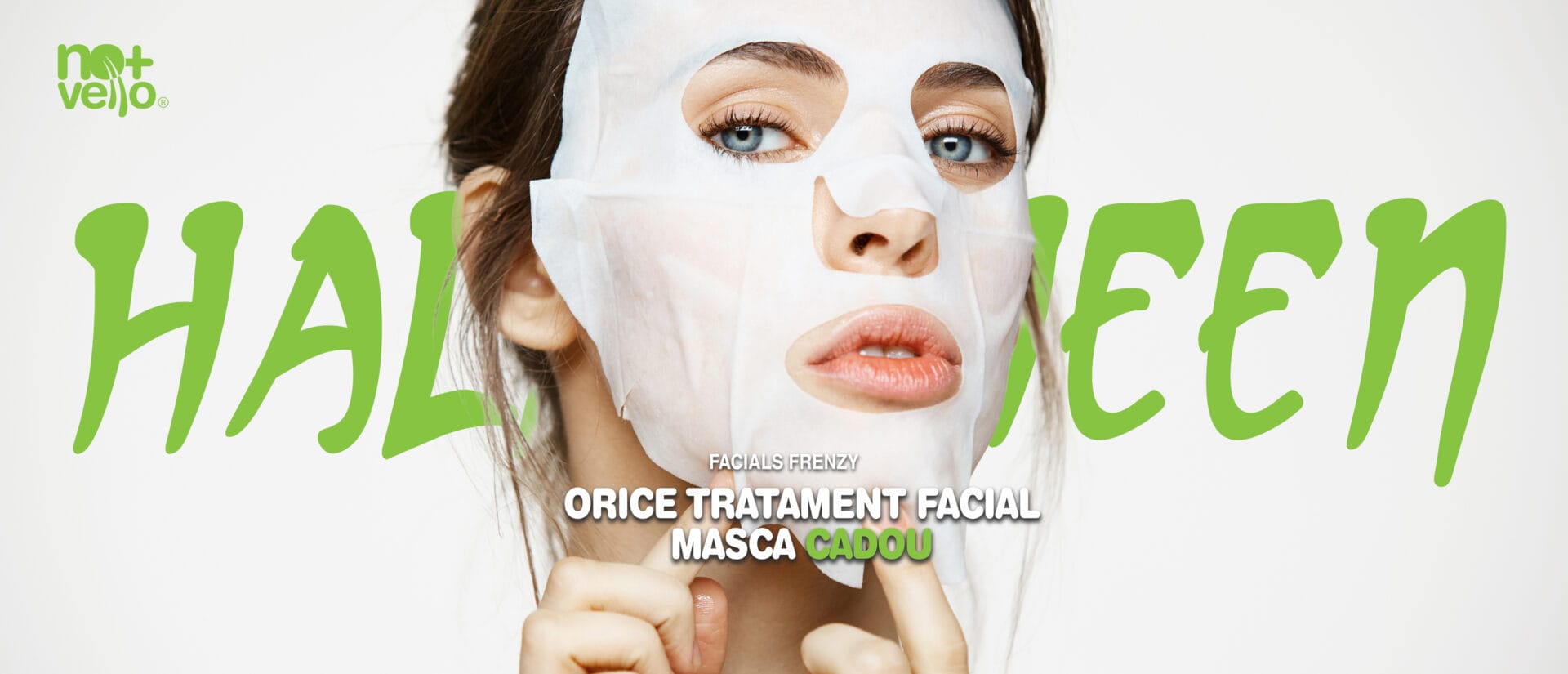 Femeie purtând o mască facială tip șervețel, ilustrând campania Nomasvello Revive and Glow de Halloween cu mască cadou la orice tratament facial achiziționat în perioada 25-31 octombrie 2026.
