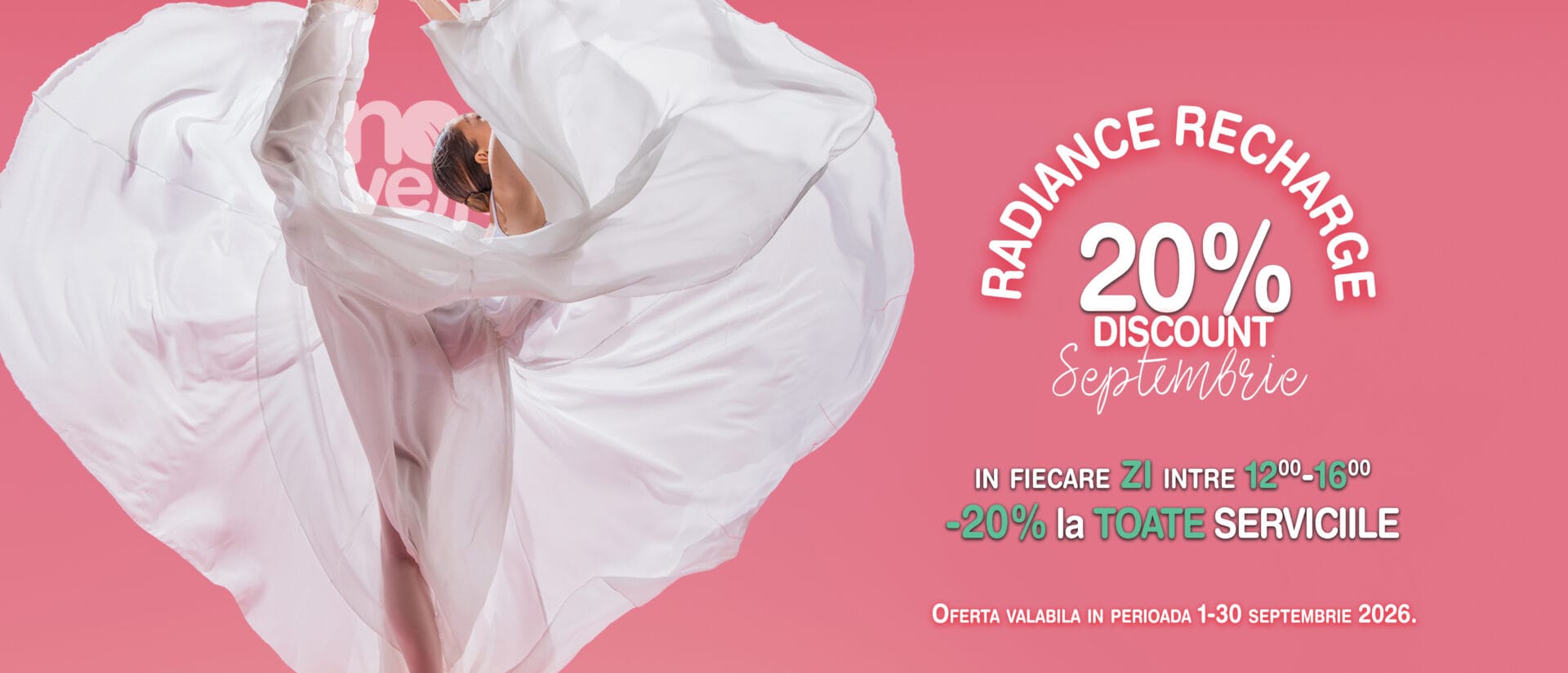 Banner promoțional Nomasvello Radiance Recharge cu o femeie într-o rochie albă vaporoasă pe fundal roz, anunțând 20% discount în septembrie pentru toate serviciile între orele 12:00 și 16:00.